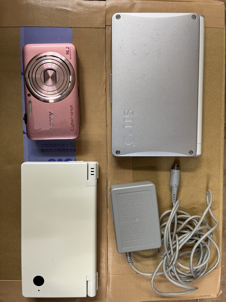 デジカメやDSなど寄付いただきました。